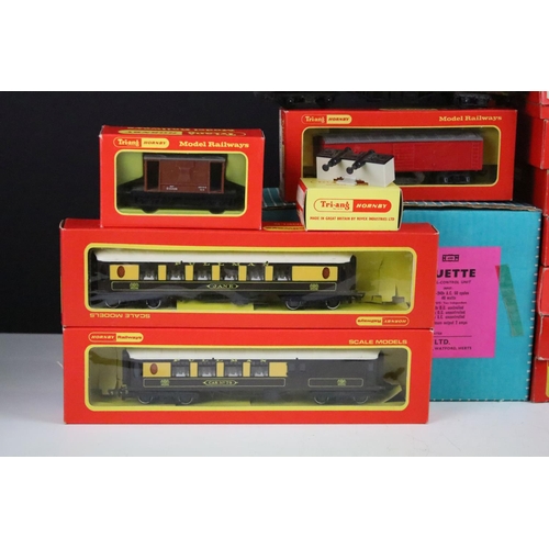 93 - Collection of boxed Triang / Hornby accessories to include 11 x items of rolling stock featuring R34... 