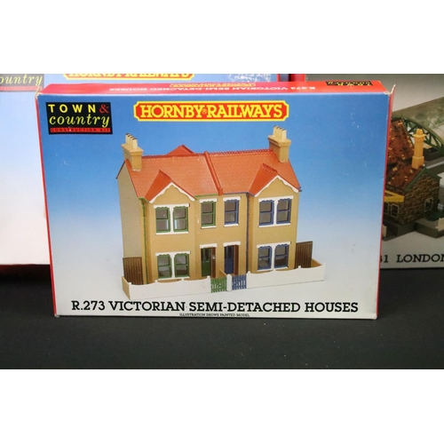 94 - Collection of 40 Hornby OO gauge trackside accessories to include 17 x carded figure sets and 23 x b... 