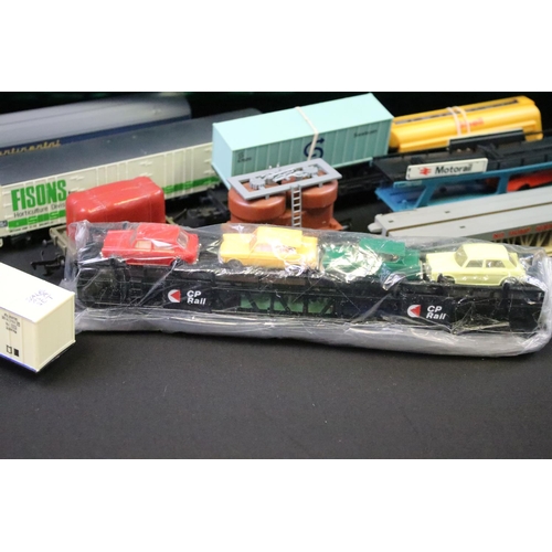 120 - Around 45 OO gauge items of rolling stock to include mainly Triang & Lima examples featuring car tra... 