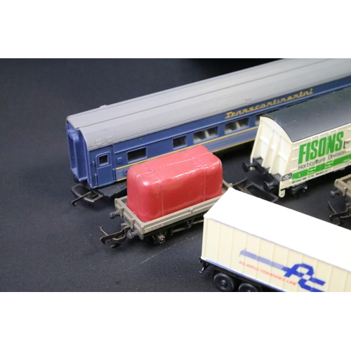 120 - Around 45 OO gauge items of rolling stock to include mainly Triang & Lima examples featuring car tra... 