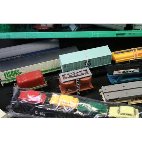 120 - Around 45 OO gauge items of rolling stock to include mainly Triang & Lima examples featuring car tra... 