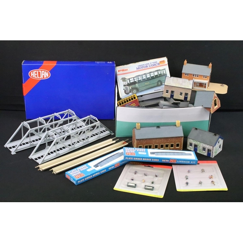 122 - Collection of boxed & unboxed OO gauge model railway trackside accessories to include boxed and seal... 