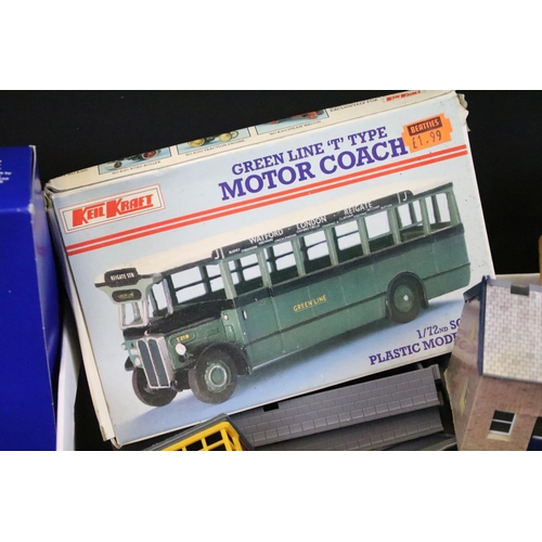 122 - Collection of boxed & unboxed OO gauge model railway trackside accessories to include boxed and seal... 