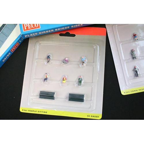 122 - Collection of boxed & unboxed OO gauge model railway trackside accessories to include boxed and seal... 