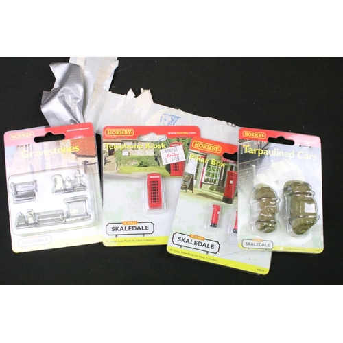 124 - 33 Boxed / carded Hornby Skaledale OO gauge trackside buildings to include ltd edn R9640 Coaling Tow... 