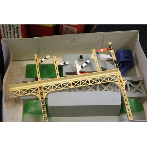 125 - Quantity of OO gauge model railway accessories to include boxed Triang R675 Freightliner Depot Crane... 