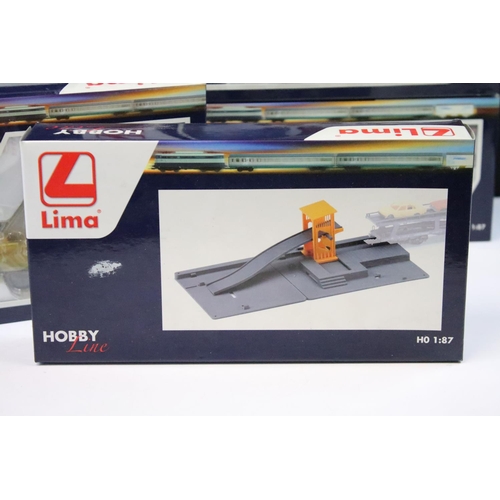 66 - Six boxed Lima Hobby Line HO gauge accessories to include HL800 Container 2 x 20 ft container, 2 x H... 