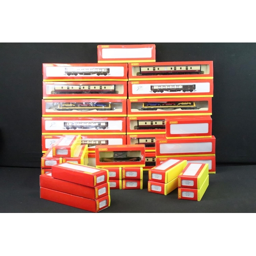 67 - 35 Boxed Hornby OO gauge items of rolling stock to include R4164 Super Detail Pullman 1st Class Kitc... 