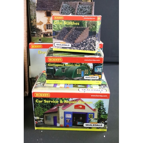 68 - 33 Boxed Hornby Skaledale OO gauge trackside buildings to include R8798 Skaledale East Station, R858... 