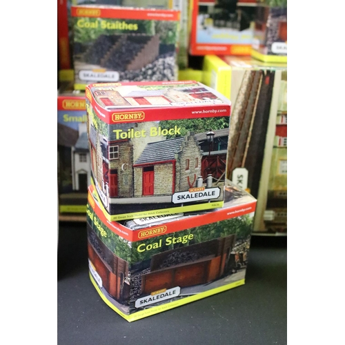 68 - 33 Boxed Hornby Skaledale OO gauge trackside buildings to include R8798 Skaledale East Station, R858... 