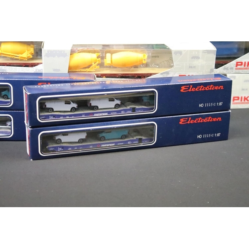 69 - 23 Boxed HO gauge items of rolling stock to include 10 x Electrotren, 8 x Piko, 3 x Liliput and 2 x ... 