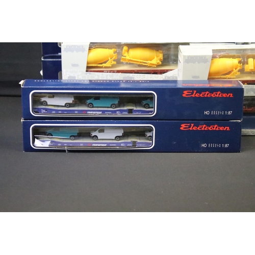 69 - 23 Boxed HO gauge items of rolling stock to include 10 x Electrotren, 8 x Piko, 3 x Liliput and 2 x ... 