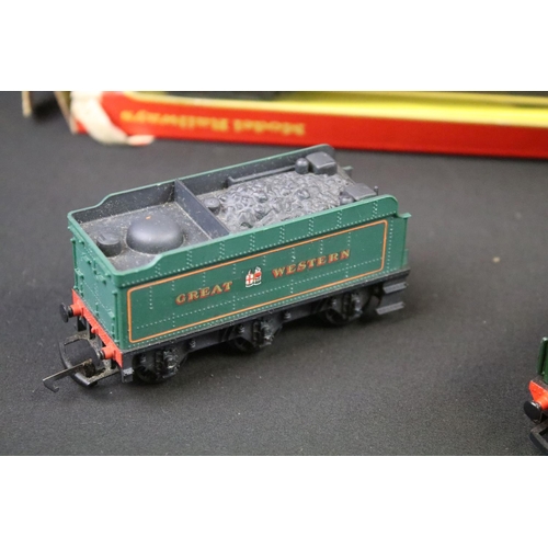 71 - Collection of OO gauge model railway to include 6 x locomotives featuring boxed Airfix 54170-5 Centr... 