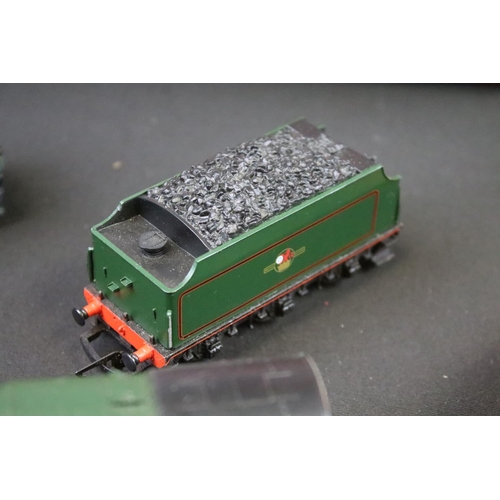 71 - Collection of OO gauge model railway to include 6 x locomotives featuring boxed Airfix 54170-5 Centr... 