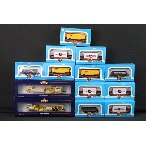 72 - 32 Boxed OO gauge to include 13 x Airfix, 12 x Dapol and 7 x Bachmann featuring 36-150 Plasser OWB 1... 