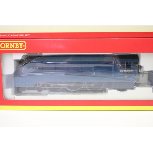 98 - Two boxed Hornby OO gauge locomotives to include R2563 BR 4-6-2 Britannia Class Locomotive 70030 Wil... 