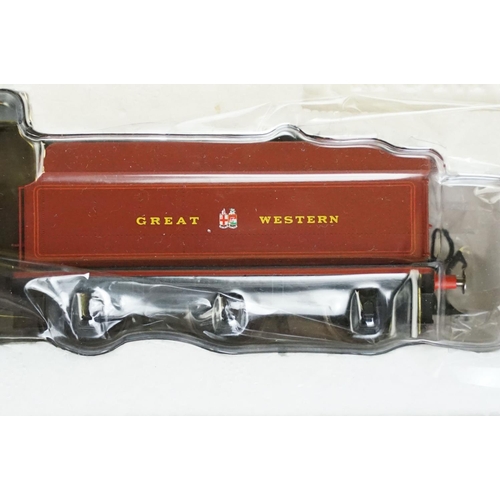 30 - Two boxed Hornby OO gauge locomotives to include R3229 BR 4-6-0 Star Class British Monarch and R3169... 