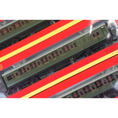 100 - Boxed Hornby OO gauge R4378 Southern Suburban 1938 Coaches Coach Pack, complete