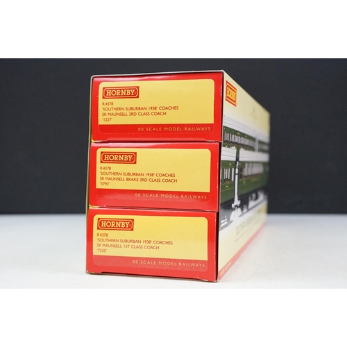 100 - Boxed Hornby OO gauge R4378 Southern Suburban 1938 Coaches Coach Pack, complete