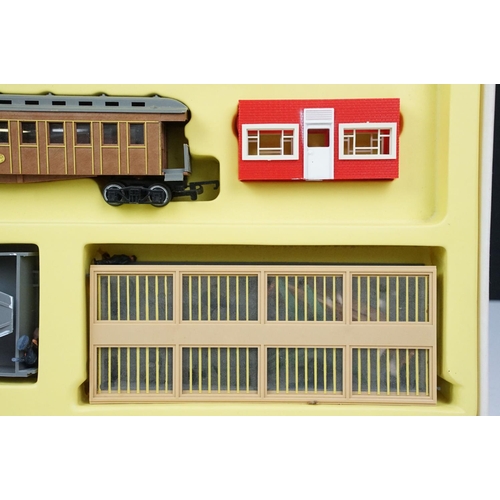 102 - Boxed Triang Hornby RS615 The Railway Children set, complete with locomotive, rolling stock and acce... 