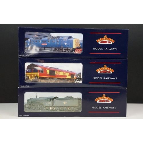 104 - Three boxed Bachmann OO gauge locomotives to include 31-550 V2 60800 Green Arrow BR green l/crest, 3... 