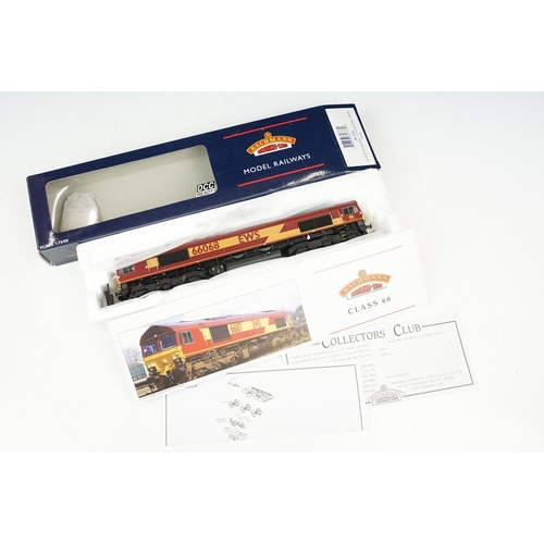 104 - Three boxed Bachmann OO gauge locomotives to include 31-550 V2 60800 Green Arrow BR green l/crest, 3... 