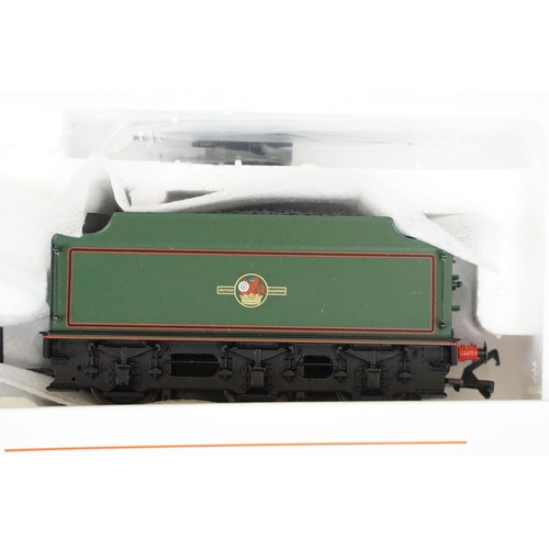 104 - Three boxed Bachmann OO gauge locomotives to include 31-550 V2 60800 Green Arrow BR green l/crest, 3... 