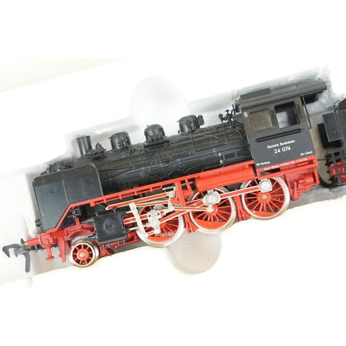 108 - Boxed Fleischmann HO gauge 4140 2-6-0 locomotive in black livery