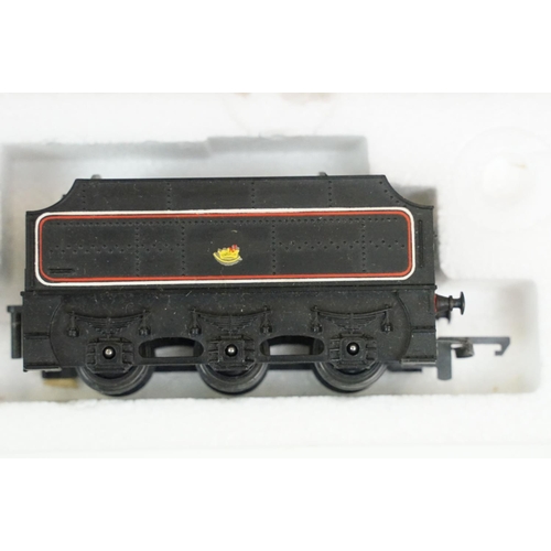 109 - Seven boxed OO gauge locomotives to include 4 x Hornby (R360 BR Class 86/2 Electric Phoenix, R068 BR... 