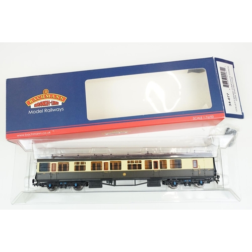 111 - Collection of OO gauge model railway to include boxed Bachmann 31305 Brome Manor locomotive, boxed H... 