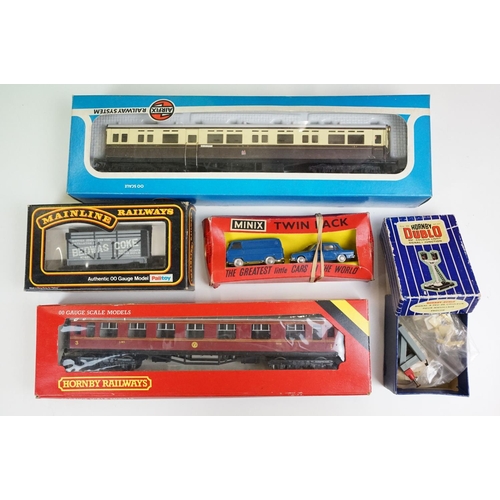 112 - Quantity of OO gauge model railway to include 4 x boxed Triang locomotives (R258 4-6-2 The Princess ... 