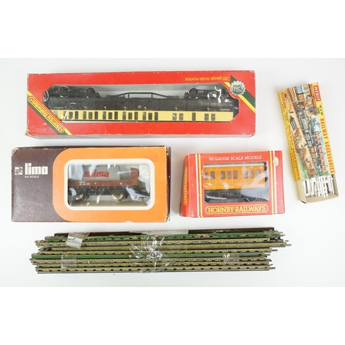 112 - Quantity of OO gauge model railway to include 4 x boxed Triang locomotives (R258 4-6-2 The Princess ... 