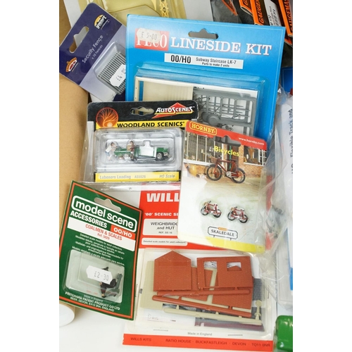 113 - Quantity of mainly bagged / carded / boxed OO gauge model railway accessories and scenery to include... 