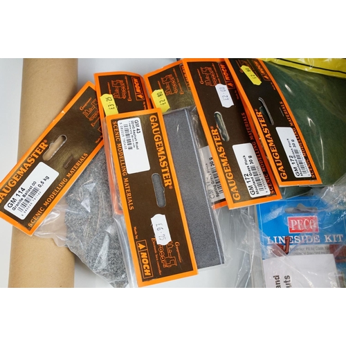 113 - Quantity of mainly bagged / carded / boxed OO gauge model railway accessories and scenery to include... 