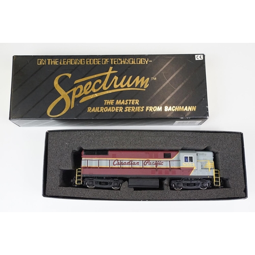 116 - Two boxed HO gauge locomotives to include Marklin 3429 BR 515 and Spectrum from Bachmann 81209 Fairb... 