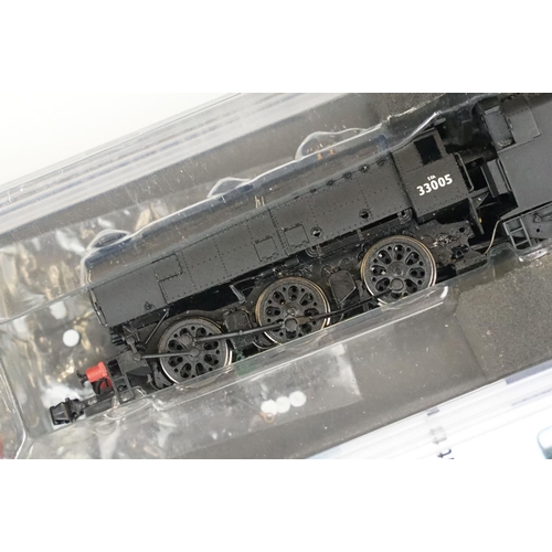 117 - Two cased N gauge locomotives to include Dapol DCC Fitted ND207AD BR Q1 Steam Locomotive 33005 BR La... 