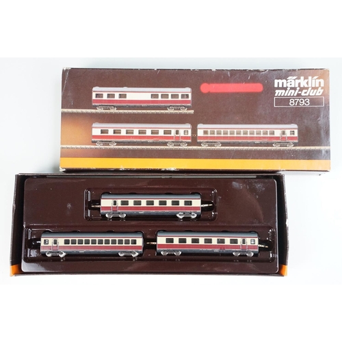 128 - Boxed Marklin Mini Club Z gauge 8873 train pack and 8793 coach pack, both complete (2)