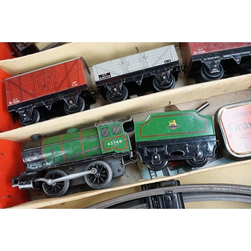 130 - Collection of Hornby O gauge model railway to include boxed Goods Set No 30 with locomotive, 3 x ite... 