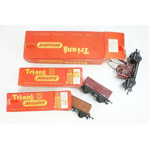 132 - 34 OO gauge Triang & Hornby items of rolling stock to include 17 x boxed examples and 17 x unboxed f... 