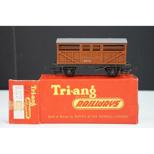 132 - 34 OO gauge Triang & Hornby items of rolling stock to include 17 x boxed examples and 17 x unboxed f... 