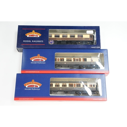 137 - 16 Boxed Bachmann OO gauge items of rolling stock, all coaches, to include 34-127A Collett Coach Fir... 