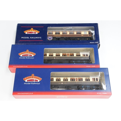 137 - 16 Boxed Bachmann OO gauge items of rolling stock, all coaches, to include 34-127A Collett Coach Fir... 