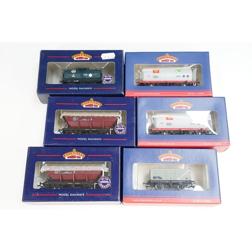 139 - 39 Boxed Bachmann OO gauge items of rolling stock to include 37-577A TTA Tank Wagon Shell BP grey, 3... 