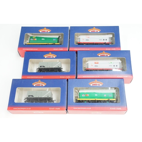 139 - 39 Boxed Bachmann OO gauge items of rolling stock to include 37-577A TTA Tank Wagon Shell BP grey, 3... 