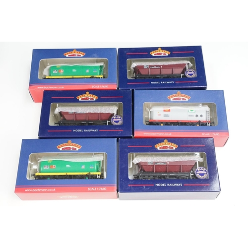 139 - 39 Boxed Bachmann OO gauge items of rolling stock to include 37-577A TTA Tank Wagon Shell BP grey, 3... 