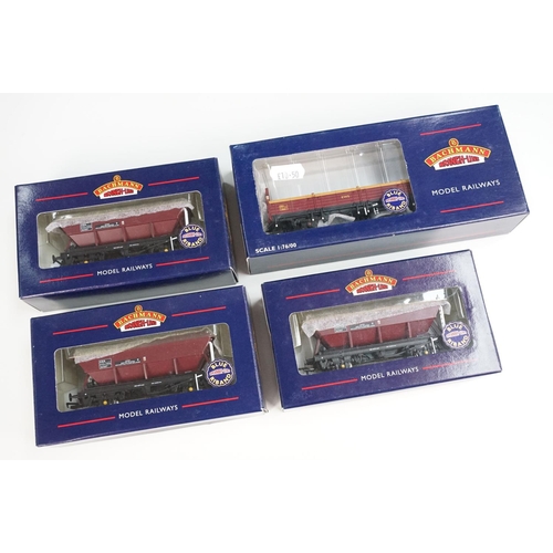 139 - 39 Boxed Bachmann OO gauge items of rolling stock to include 37-577A TTA Tank Wagon Shell BP grey, 3... 