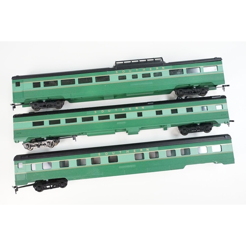 144 - 27 HO gauge American line items of rolling stock to include Union Pacific, Southern, Santa Fe and So... 