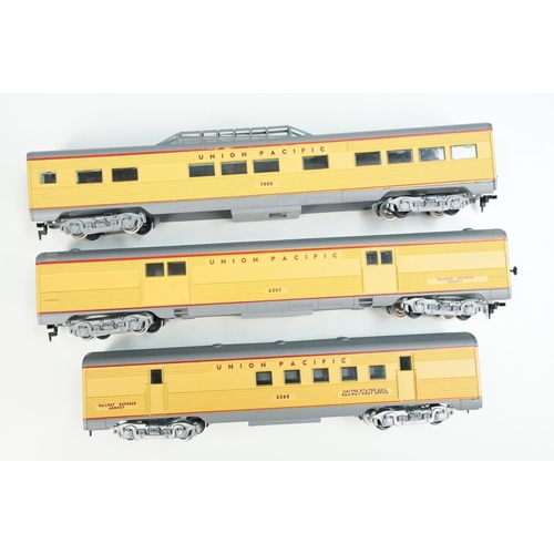 144 - 27 HO gauge American line items of rolling stock to include Union Pacific, Southern, Santa Fe and So... 