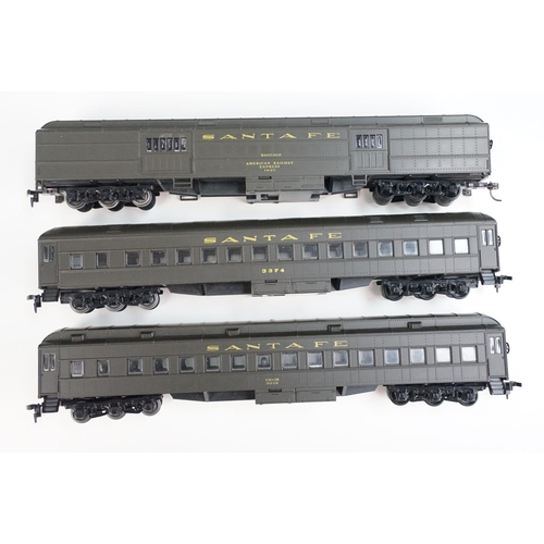 144 - 27 HO gauge American line items of rolling stock to include Union Pacific, Southern, Santa Fe and So... 