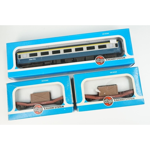 145 - 21 Boxed OO gauge items of rolling stock to include 17 x Airfix and 4 x Dapol featuring 3 x  Airfix ... 